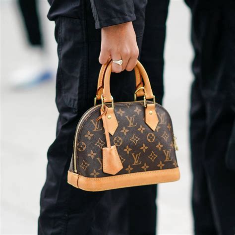 history of louis vuitton bags french company